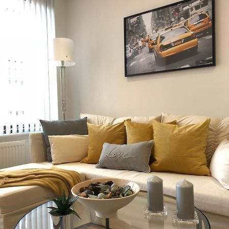 Boutique Collection In Reading By Creatick Apartment Bagian luar foto