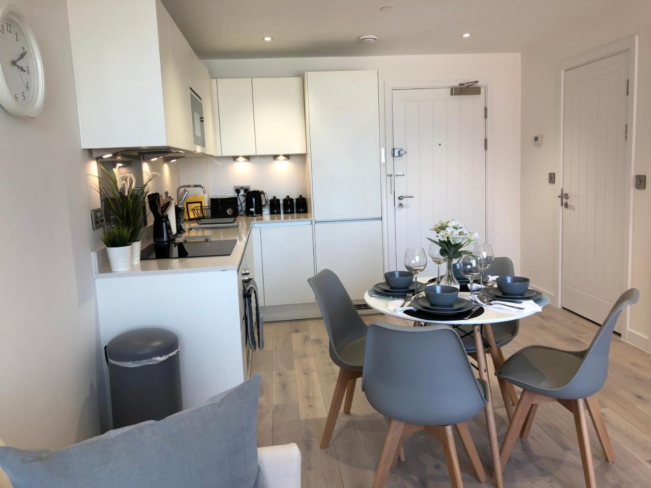 Boutique Collection In Reading By Creatick Apartment Bagian luar foto
