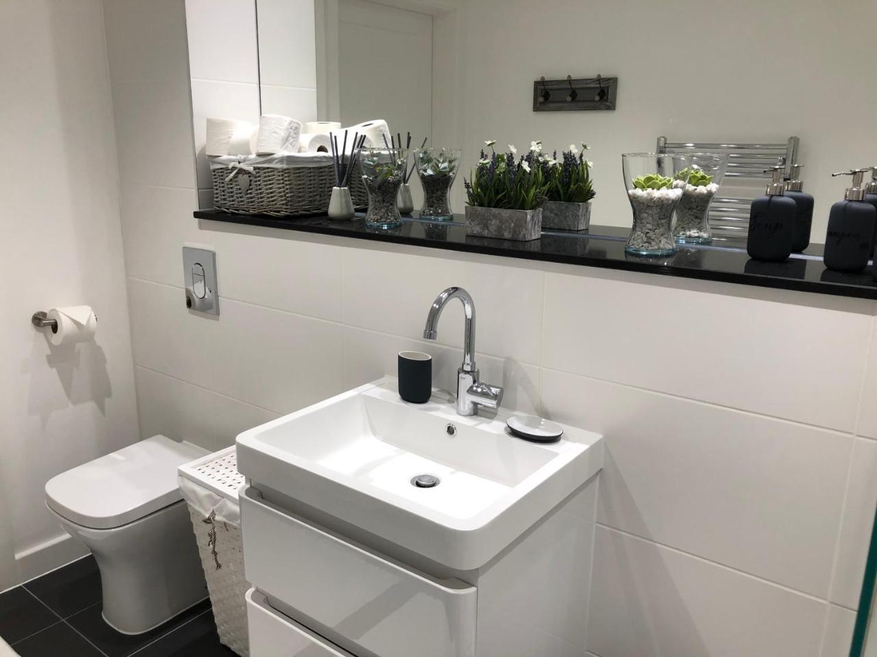 Boutique Collection In Reading By Creatick Apartment Bagian luar foto