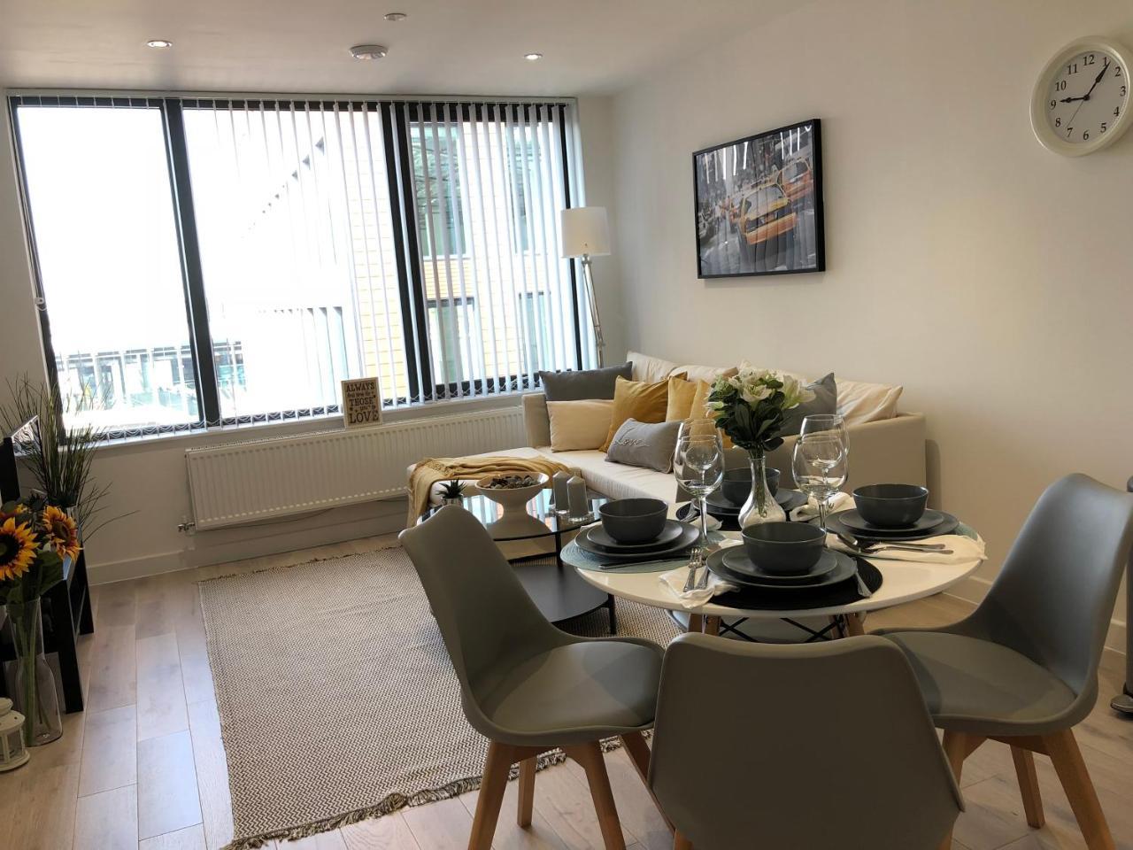 Boutique Collection In Reading By Creatick Apartment Bagian luar foto