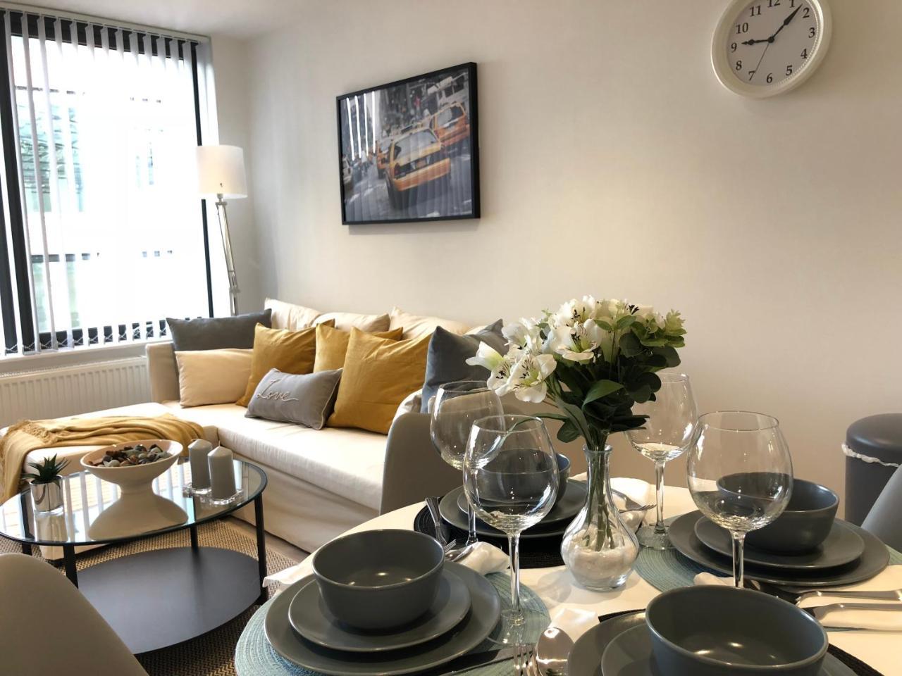 Boutique Collection In Reading By Creatick Apartment Bagian luar foto