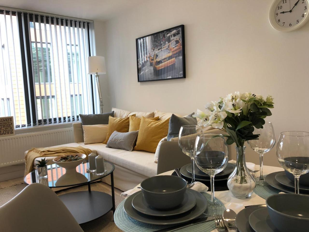Boutique Collection In Reading By Creatick Apartment Bagian luar foto