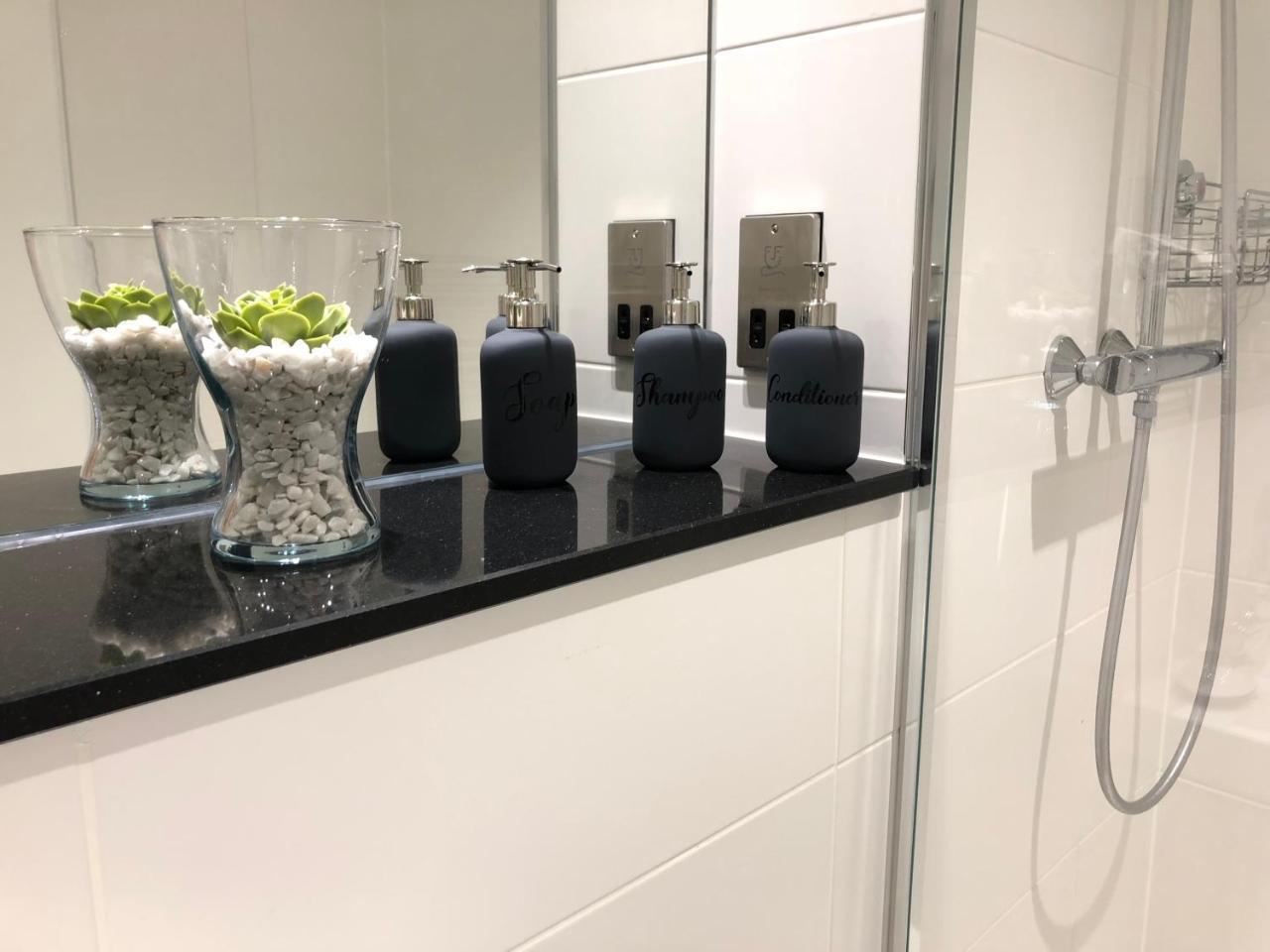 Boutique Collection In Reading By Creatick Apartment Bagian luar foto