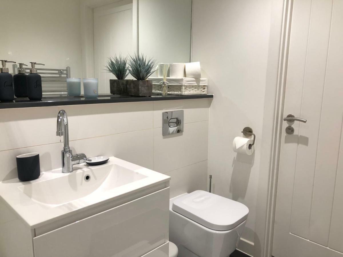 Boutique Collection In Reading By Creatick Apartment Bagian luar foto
