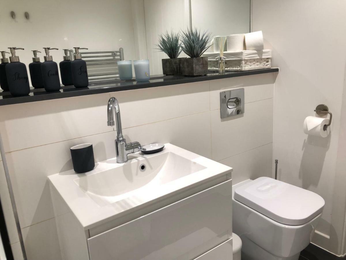 Boutique Collection In Reading By Creatick Apartment Bagian luar foto